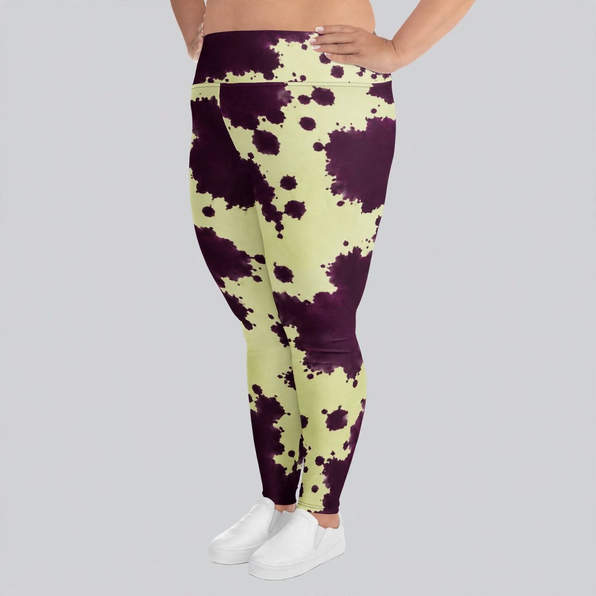 Model wearing Autumn Fest Orchid plus size leggings.